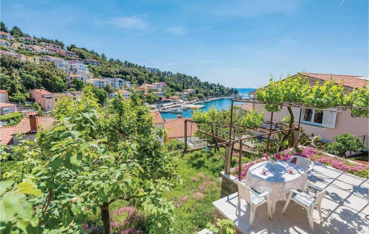 Cozy Apartment In Rabac With Kitchen Exterior foto