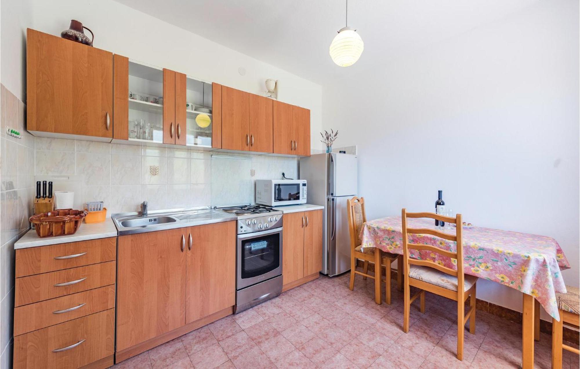 Cozy Apartment In Rabac With Kitchen Exterior foto